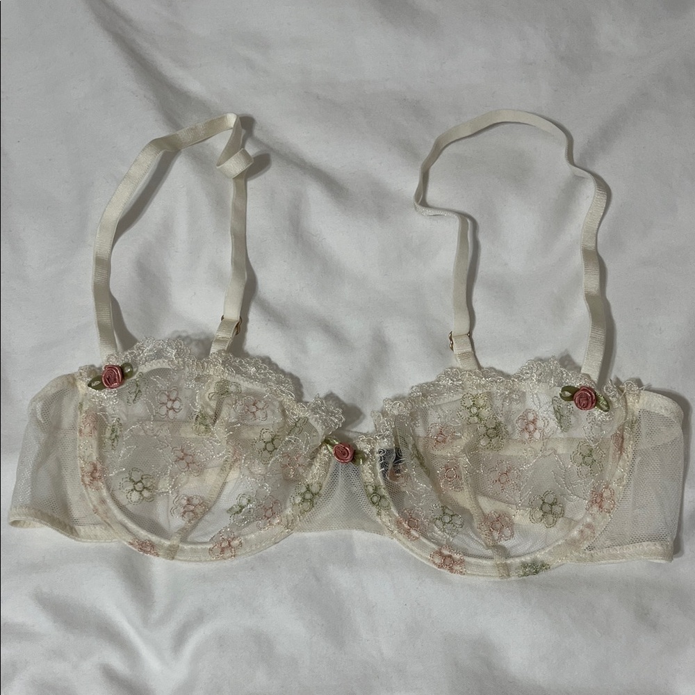 Etam Elegant Floral Lace Bra in Cream